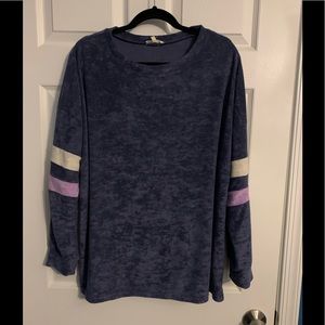 Easel long sleeved sweater/top